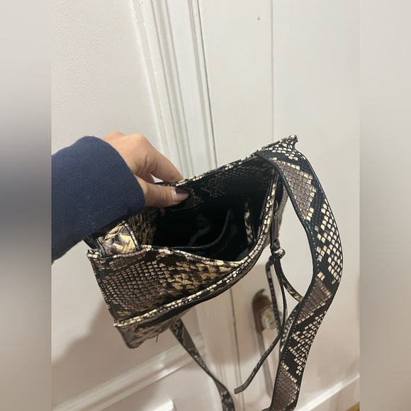 Joe’s snakeskin crossbody bag - Picture 6 of 7